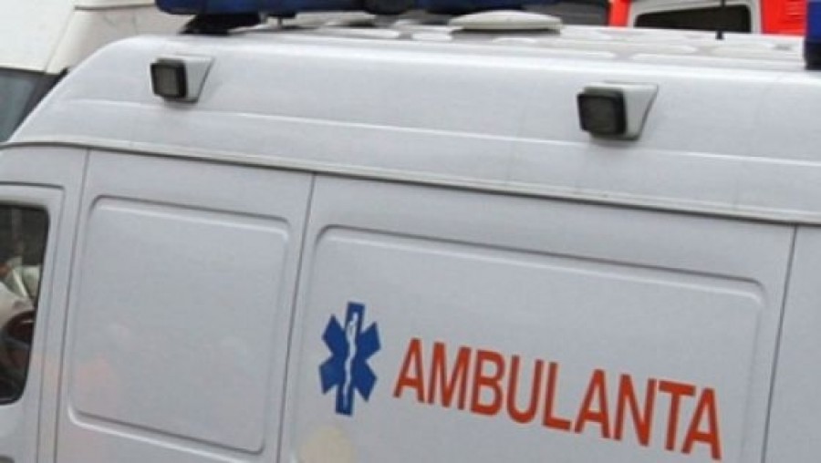 Un gălăţean a fost lovit pe trotuar de o maşină, după ce şoferul nu a oprit la stop