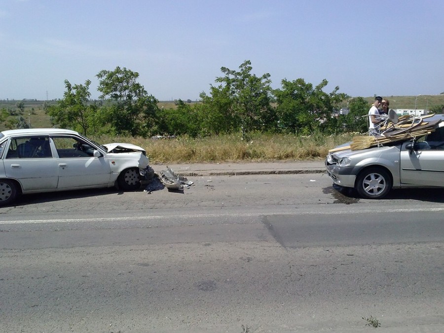 Un şofer a fost RĂNIT şi trei maşini distruse într-un ACCIDENT pe Centură (FOTO)