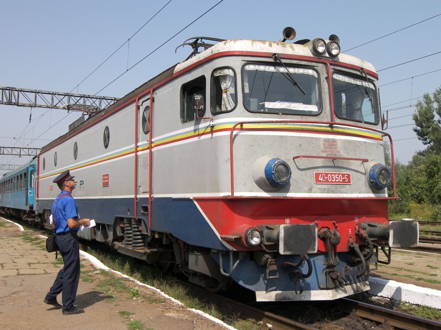 Trenurile CFR vor avea ÎNTÂRZIERI de 30 - 40 de minute din cauza CANICULEI 