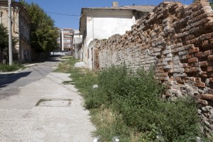 Valea Oraşului, aproape izolată de şcoală şi biserică