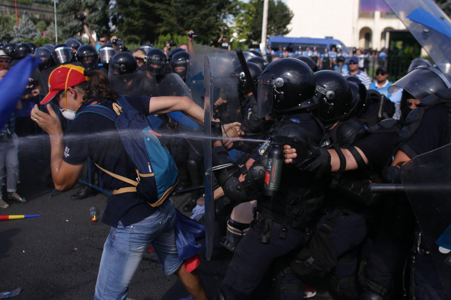 Val de plângeri penale împotriva Jandarmeriei, după violențele din Piața Victoriei