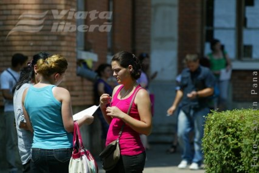 Doar 3 profesori au luat 7.00 după contestaţii 