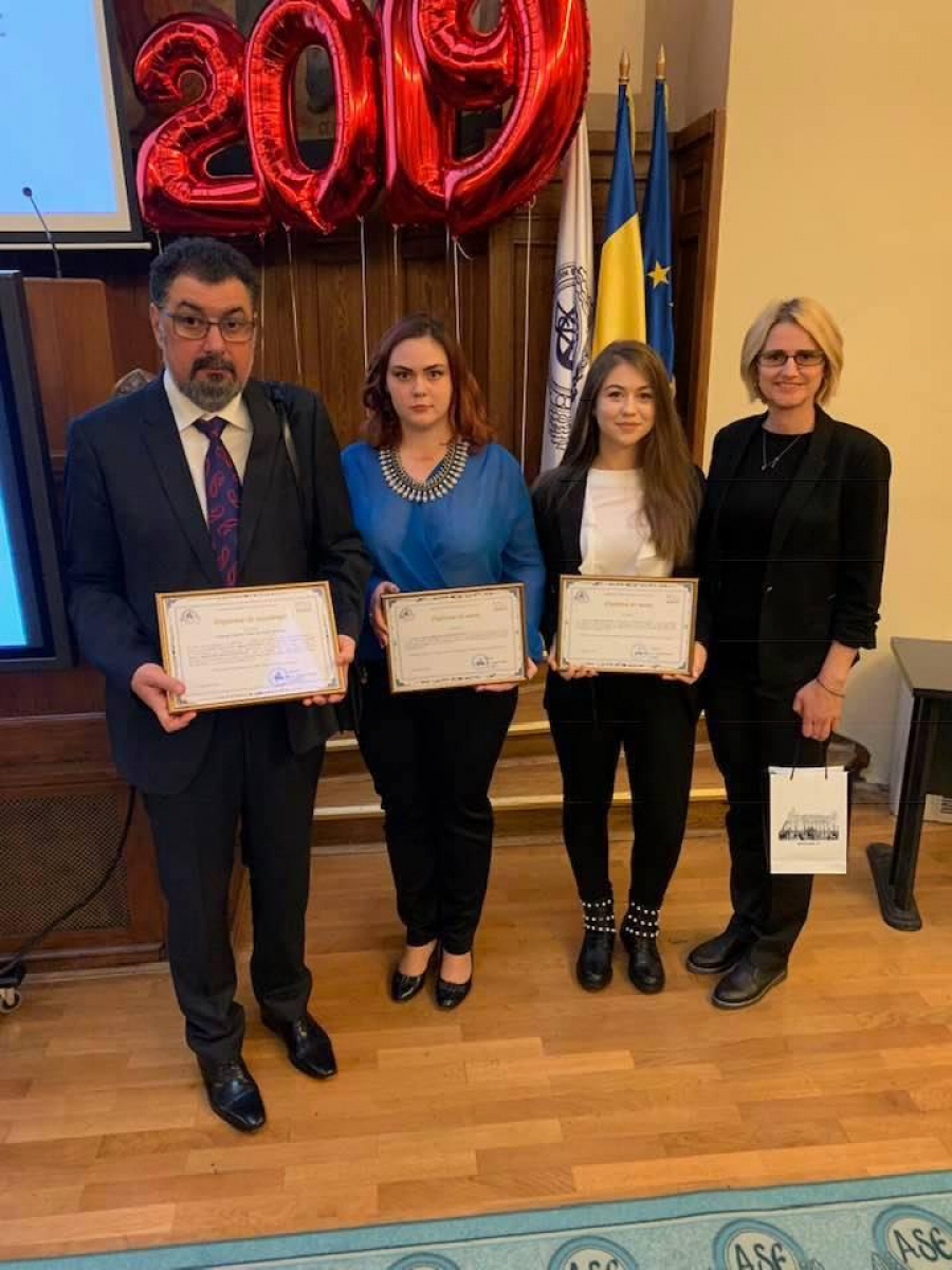 Două gălăţence, premiate la deschiderea anului universitar