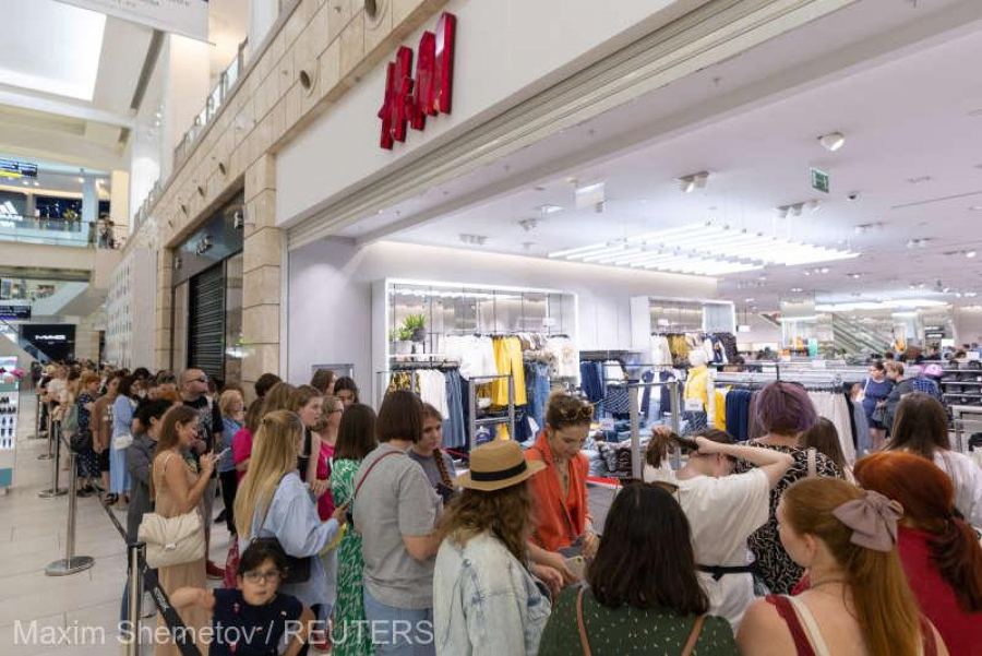Coadă la haine, după ce H&M şi-a anunțat retragerea din Rusia