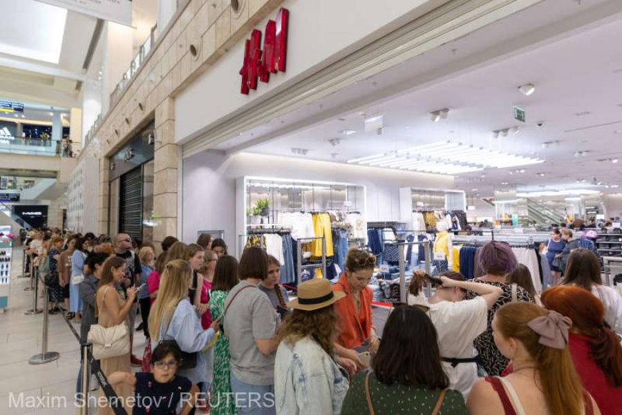 Coadă la haine, după ce H&M şi-a anunțat retragerea din Rusia