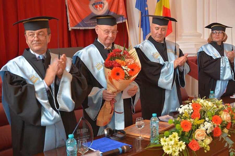 Doctor Honoris Causa unic în România | Geert Hofstede, omagiat la Galaţi