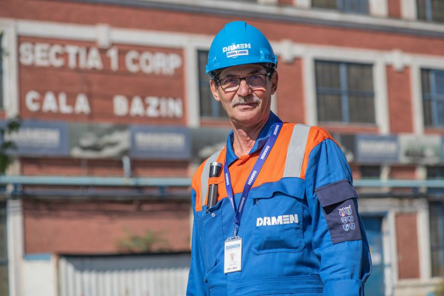 Damen Galaţi şi oamenii săi. Astăzi, Dorin – Şef Secţie 1 Cala bazin