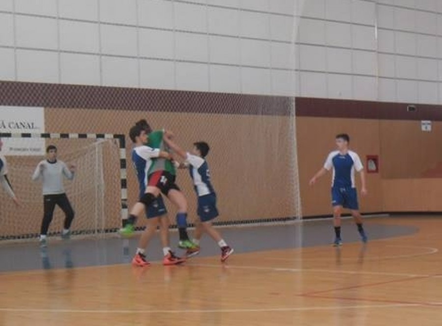 Handbaliştii juniori de la CSS Galaţi şi CSS Tecuci s-au CALIFICAT la a doua fază semifinală a Campionatului Naţional