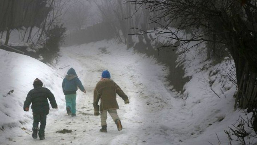 Luni toate şcolile din municipiul şi judeţul Galaţi sunt închise