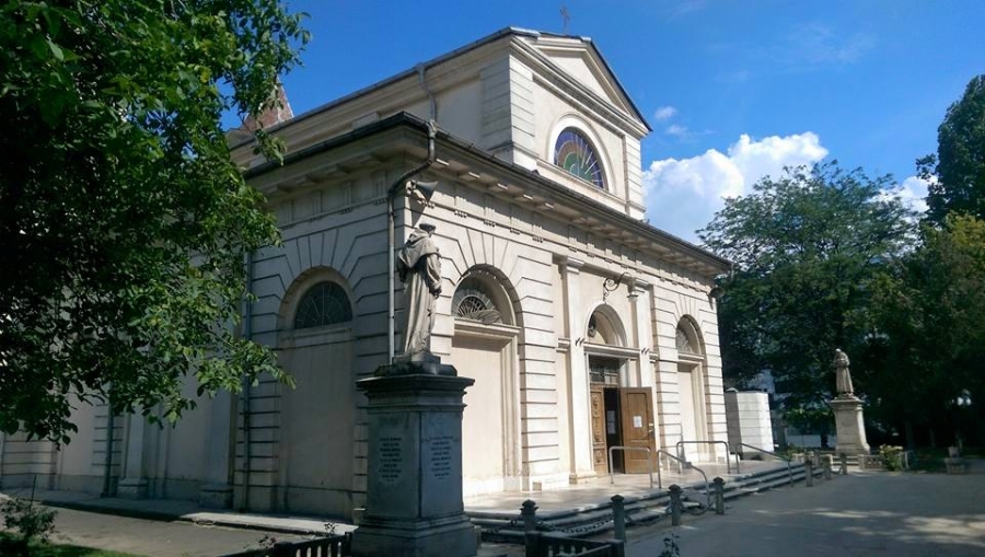 COMORI DE PATRIMONIU/ Biserica Catolică, cea mai veche clădire de pe Domnească (FOTO)