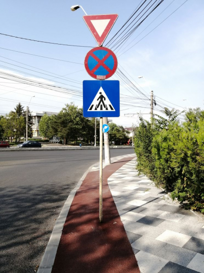 UPDATE Pistă pentru cicliști, cu stâlp în mijloc | Problemă rezolvată