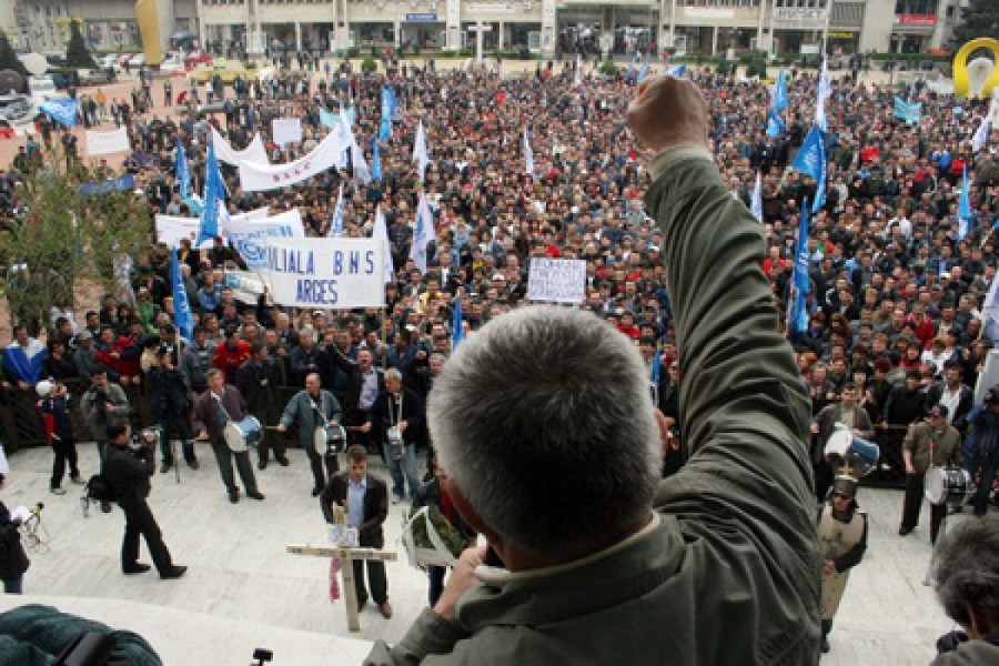 Codul Muncii bagă zâzanie între SINDICATE şi PATRONATE