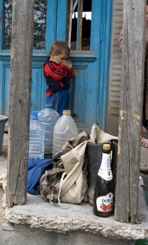 Amenzi mai mari pentru părinţii neglijenţi, în noua Lege privind protecţia copilului