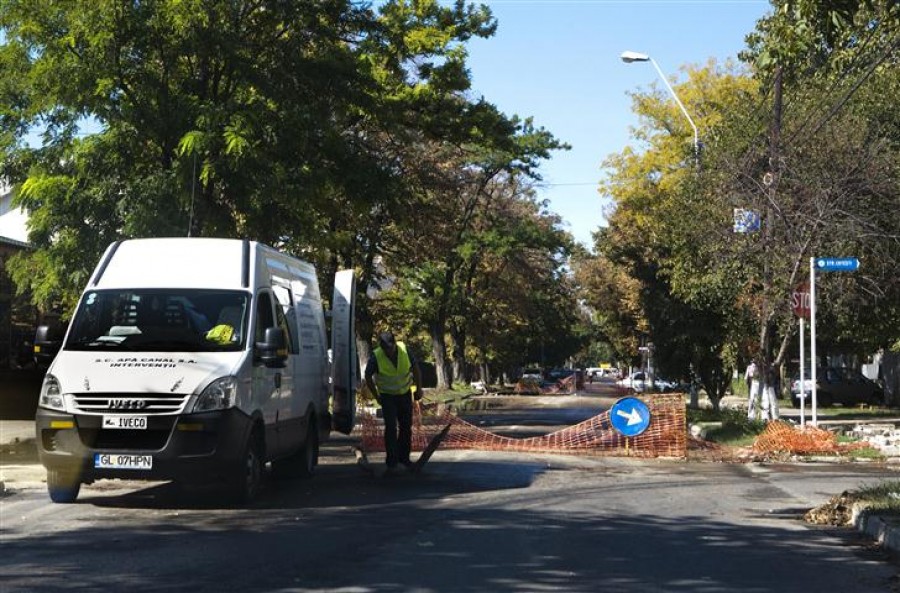 Strada Aurel Vlaicu a fost închisă din cauza unei noi avarii pe reţeaua de apă