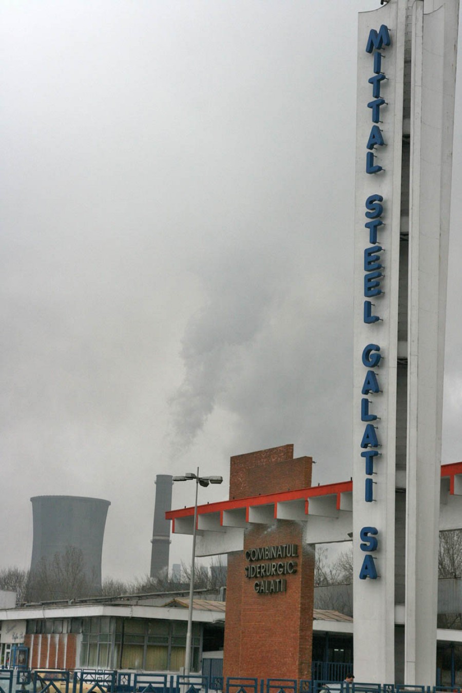 L-a liniştit pe premier - ArcelorMittal e "interesat" să rămână în România