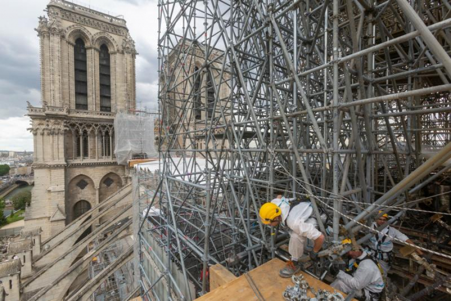 Consolidarea Catedralei Notre-Dame din Paris a fost finalizată