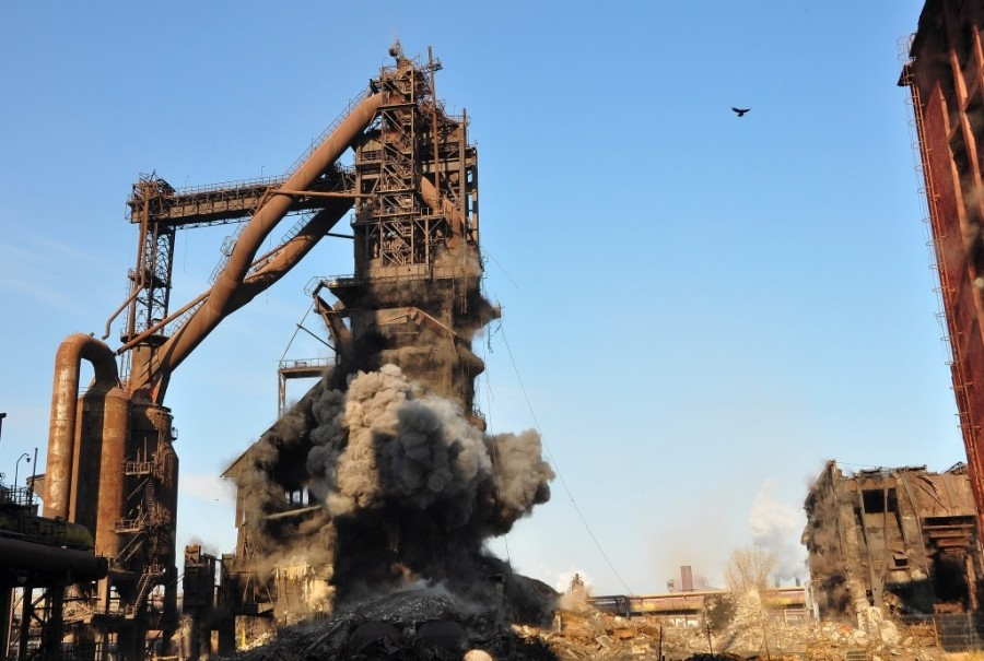Luni și marți, demolări controlate pe platforma combinatului siderurgic