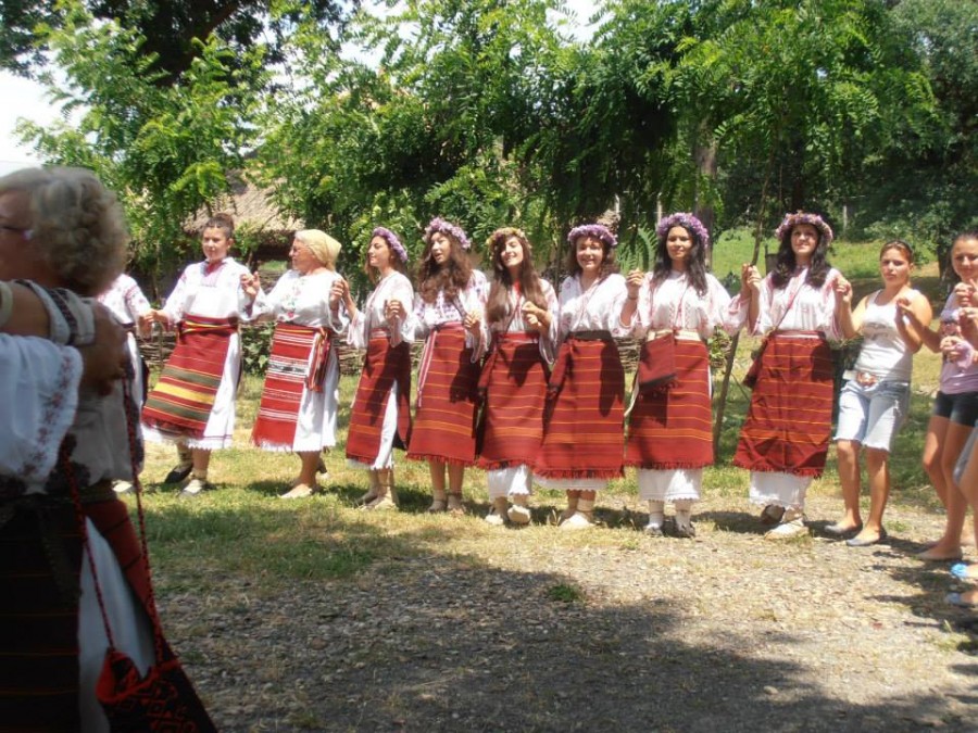 (FOTO) Grupul «Colindiţa» - ambasadorul satului gălăţean