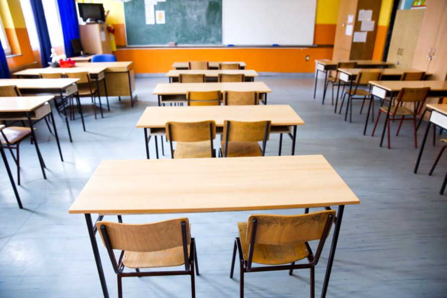 Şase elevi şi trei profesori, depistaţi pozitiv cu coronavirus