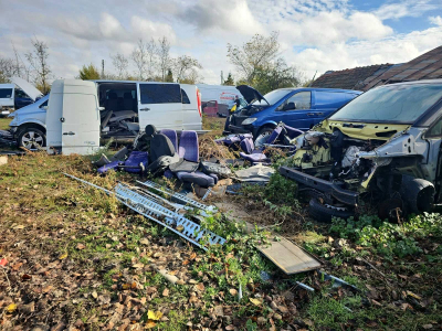 Parc ilegal de dezmembrări auto, descoperit în județ