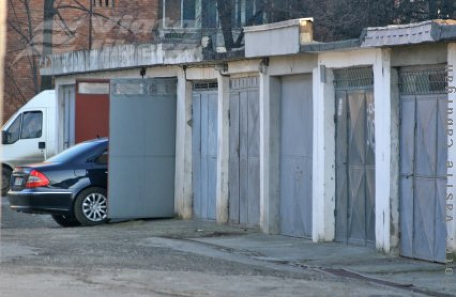 Jos murăturile şi atelierele auto improvizate