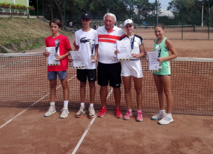 Bianca Bulat (a doua din dreapta), la premierea de la Brăila