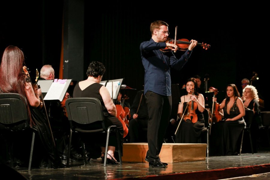 Paganini şi Ceaikovski au adus gălăţenii la concert