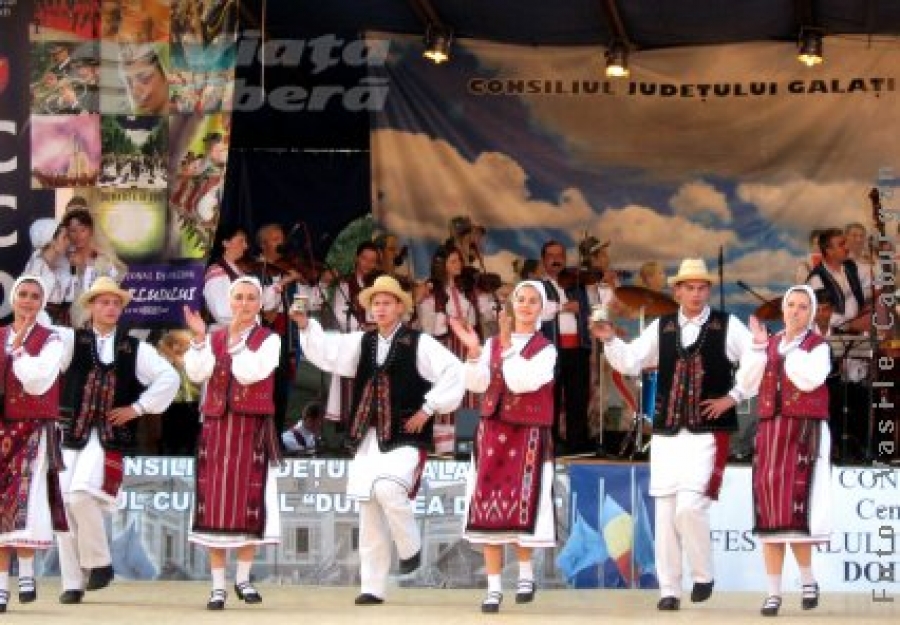 Turcii şi ruşii, în concurs la Festivalul Internaţional de Folclor