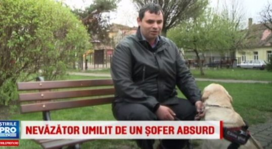 Caz revoltător, în atenţia autorităţilor. Un nevăzător şi câinele său însoţitor, daţi jos din autobuz