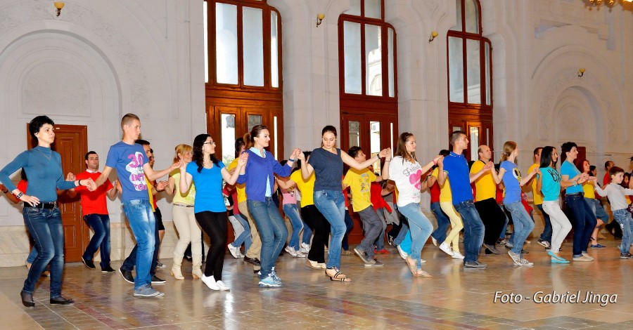 Unic în România - Dans Popular Flashmob