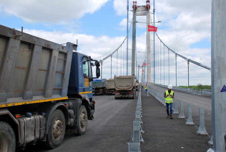 S-au finalizat testele de rezistență la podul peste Dunăre de la Brăila