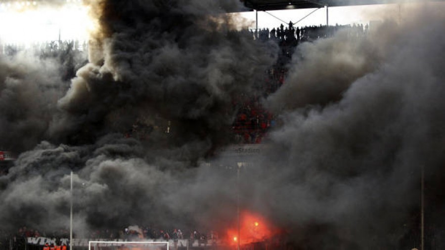 Scene de groază la Koln! Fanii au dat foc stadionului (VIDEO)
