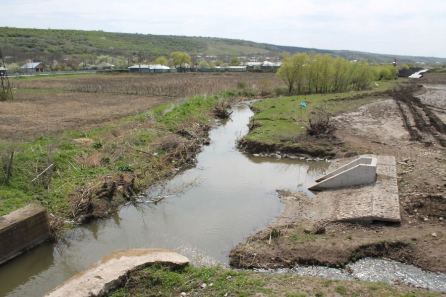 "Nu voiam să plec din casa mea". Mărturiile oamenilor prinşi de inundaţiile din Slobozia Conachi (FOTO)