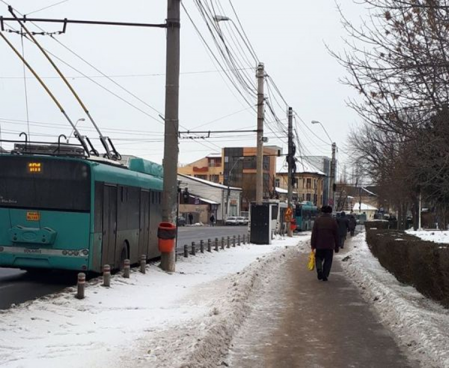 UPDATE | Circulaţia troleibuzelor, paralizată în prima jumătate a zilei de joi