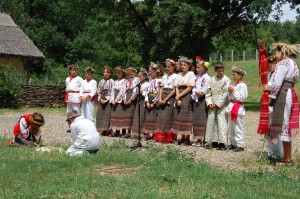 LADA DE ZESTRE/ Grupul „Lozioara” - cântecul tradiţional e o lecţie de viaţă (FOTO)