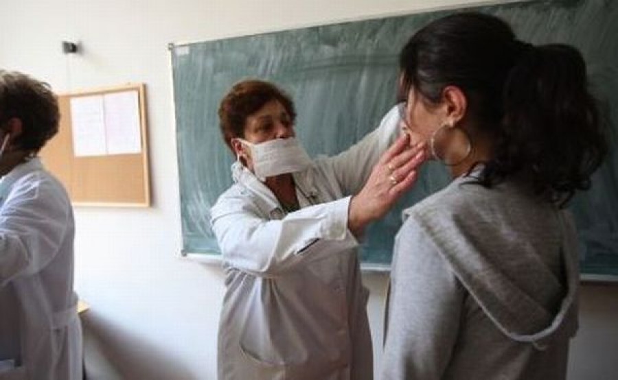 172 de elevi au fost depistaţi cu PĂDUCHI în urma triajului epidemiologic din ŞCOLILE GĂLĂŢENE 