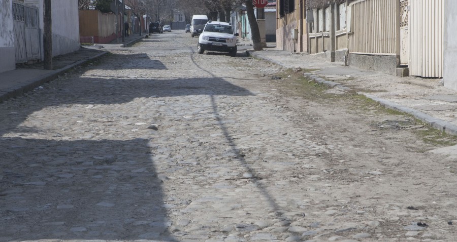 Ani de zile de amăgiri. STRADA ca un DRUM DE ŢARĂ din mijlocul Galaţiului