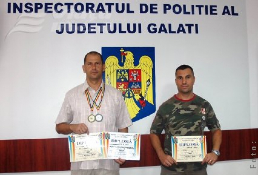 Poliţişti gălăţeni – campioni la înot