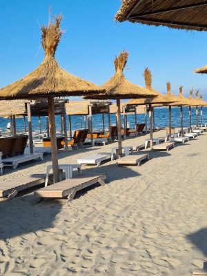 200 de lei pentru a sta pe cearșaf în Mamaia