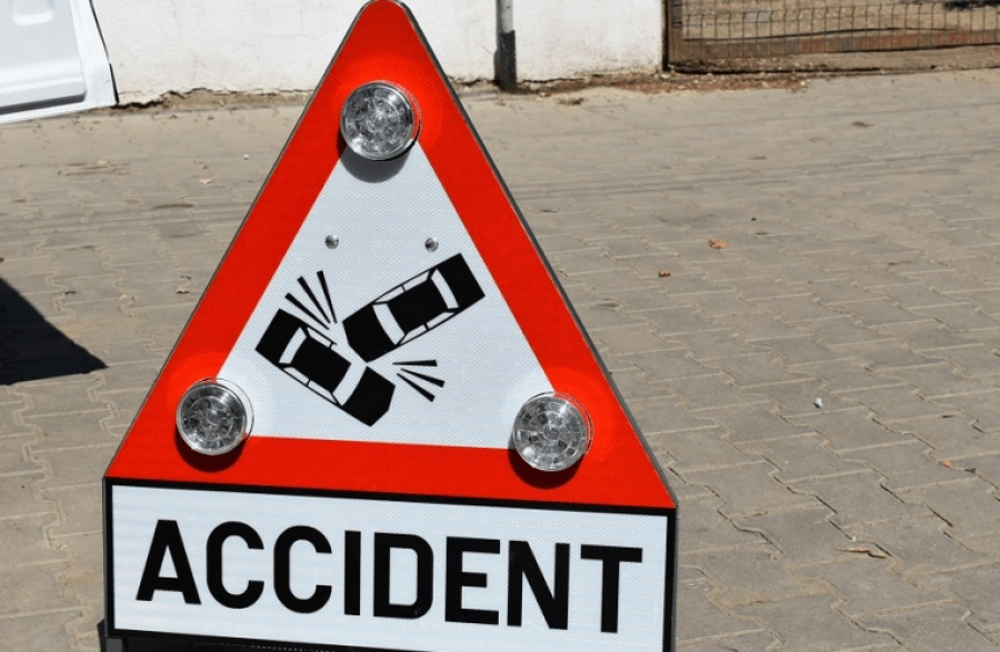 S-a oprit cu maşina în şanţ