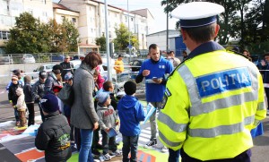 Educaţie pentru circulaţie: Sfaturi de la poliţişti pentru siguranţa copiilor