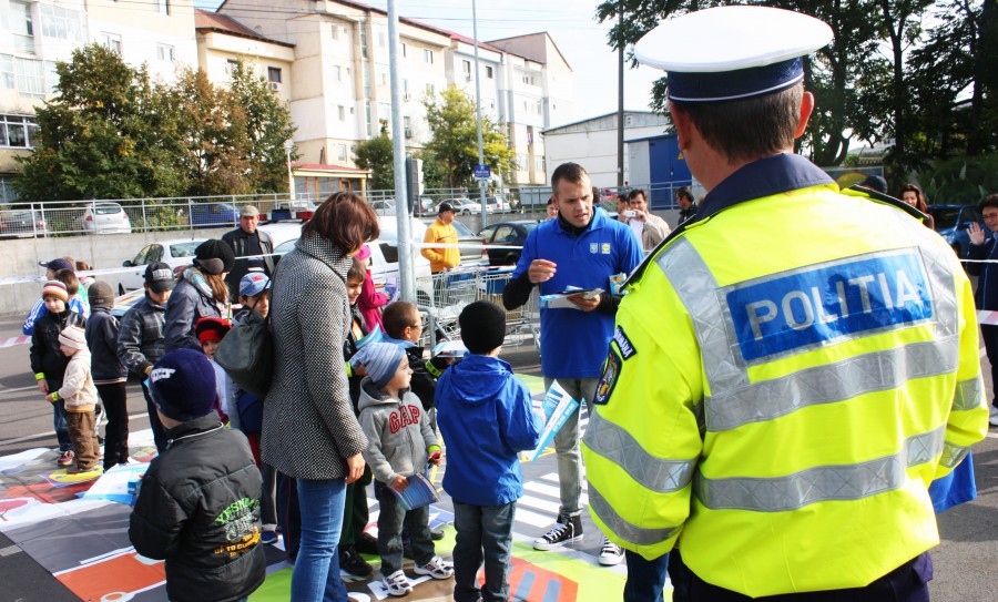 Educaţie pentru circulaţie: Sfaturi de la poliţişti pentru siguranţa copiilor