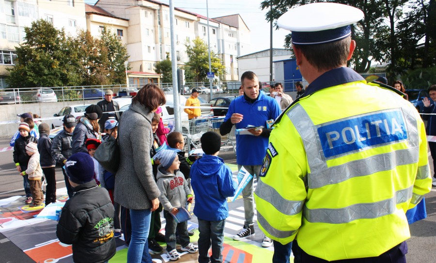 Educaţie pentru circulaţie: Sfaturi de la poliţişti pentru siguranţa copiilor