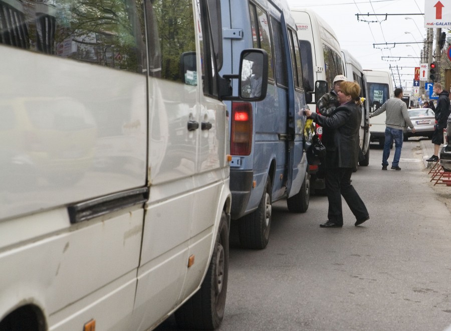 Primăria Galaţi vrea sistem de supraveghere pe maxi-taxi şi Transurb