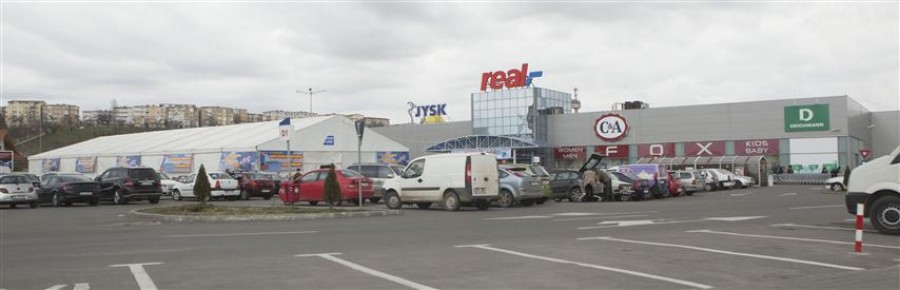 Magazinul Real a intrat în renovare sau în lichidare? Printre rafturi bate vântul schimbării