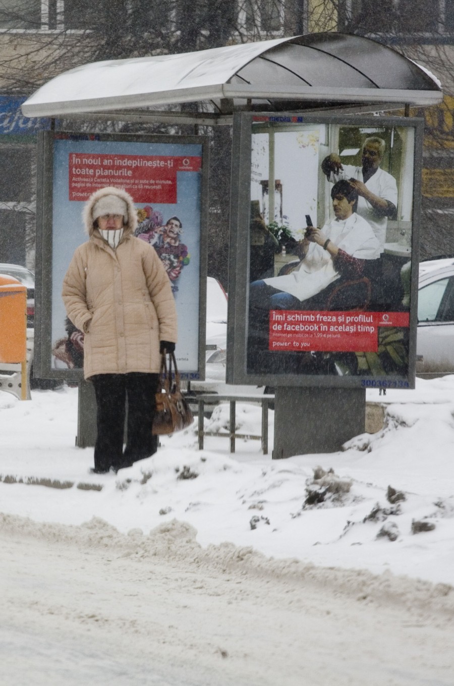 Staţiile de autobuz, adevărate locuri de îngheţat 