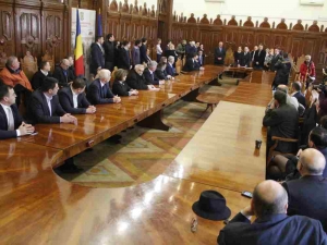 &quot;Vremea vorbelor a trecut, domnilor parlamentari&quot; | Noii deputaţi şi senatori au primit certificatele doveditoare
