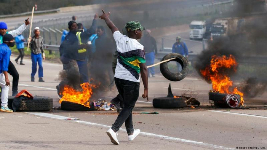 Africa de Sud scoate soldații pe străzi