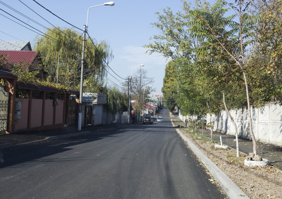 Bucuria şoferilor: Strada 9 Mai asfaltată ca Oţelarilor