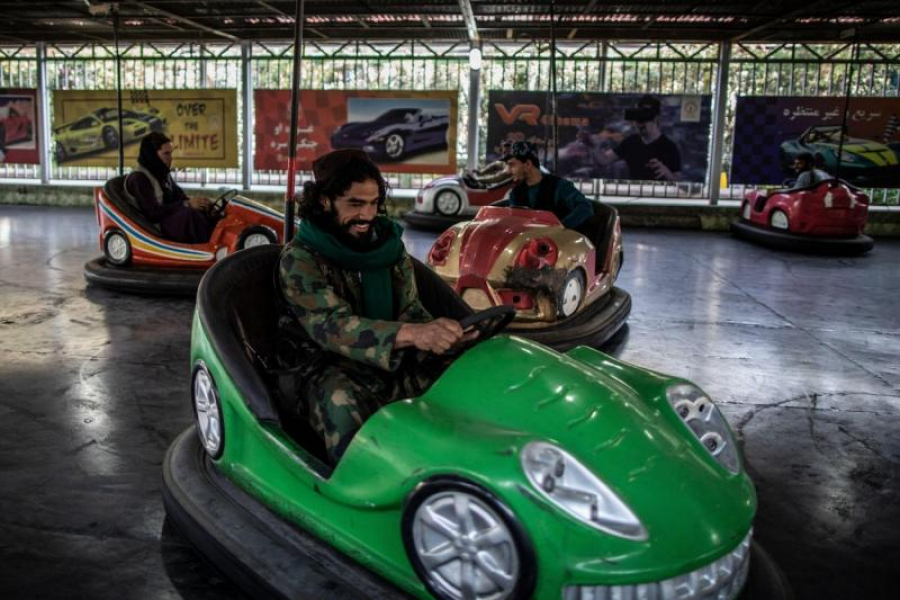 Talibanii nu mai au voie cu arme în parcul de distracții